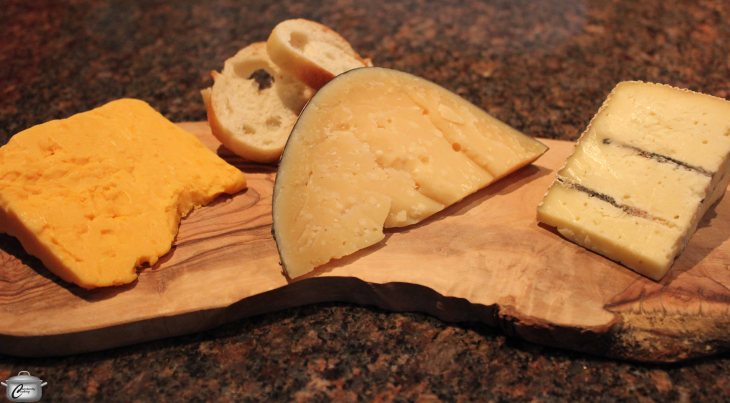 Category winners Black River 5 year old cheddar, Grizzly Gouda and finalist Celtic Blue from Glengarry Fine Cheese.