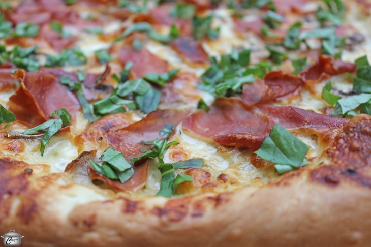 pizza no tomato sauce